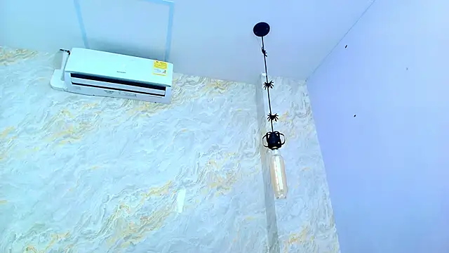 Mia candy 0 online show from November 12, 2025, 12:09 pm