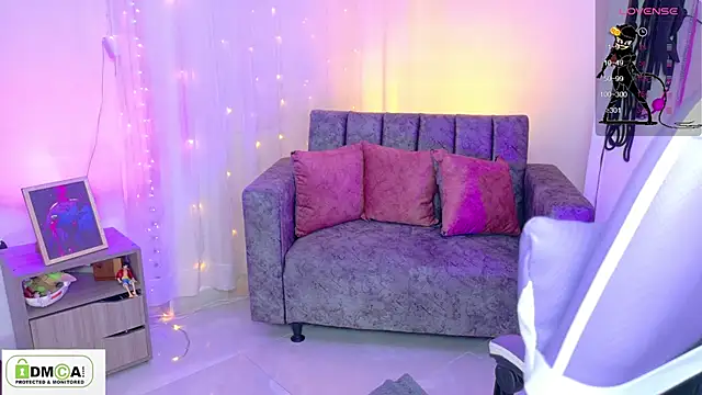 Snapshot of Miss_scarllet_ chatting on April 22, 2026, 1:07 pm Miss scarllet online show from April 22, 2026, 1:07 pm