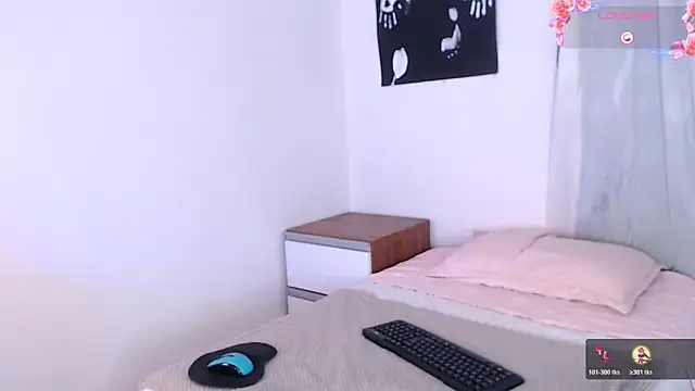 Snapshot of miaking12 chatting on November 10, 2025, 2:33 pm miaking12 online show from November 10, 2025, 2:33 pm