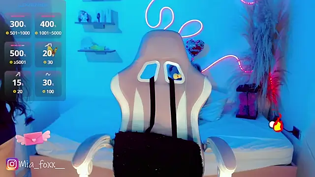 Mia foxx  online show from March 20, 2025, 12:08 am