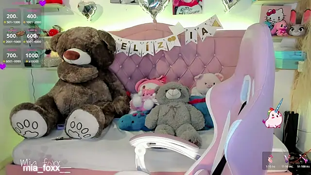 Mia foxx  online show from February 20, 2026, 10:12 pm