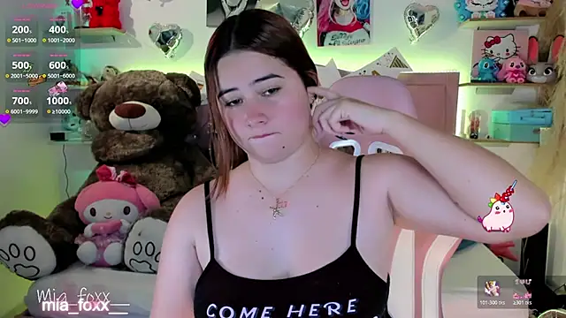 Mia foxx  online show from February 17, 2026, 9:12 pm