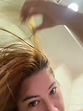 Mia foxx  online show from February 15, 2026, 5:01 pm