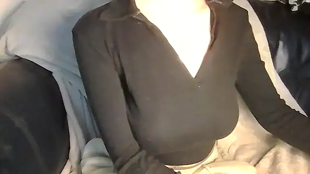 Snapshot of indie-rayne chatting on April 14, 2026, 3:17 pm indie-rayne online show from April 14, 2026, 3:17 pm