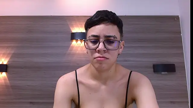 Snapshot of Cutie_Shy_ chatting on March 7, 2025, 7:05 pm Cutie Shy online show from March 7, 2025, 7:05 pm