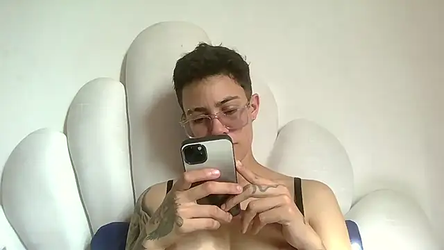 Cutie Shy  online show from July 6, 2026, 1:29 pm