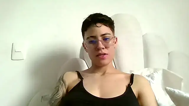 Cutie Shy  online show from July 9, 2026, 1:32 pm