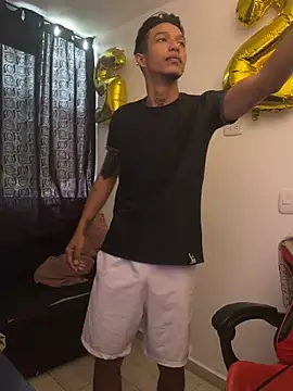 Snapshot of TommyGun_22 chatting on March 15, 2025, 10:33 pm TommyGun 22 online show from March 15, 2025, 10:33 pm