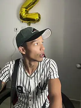 Snapshot of TommyGun_22 chatting on March 21, 2025, 9:56 pm TommyGun 22 online show from March 21, 2025, 9:56 pm