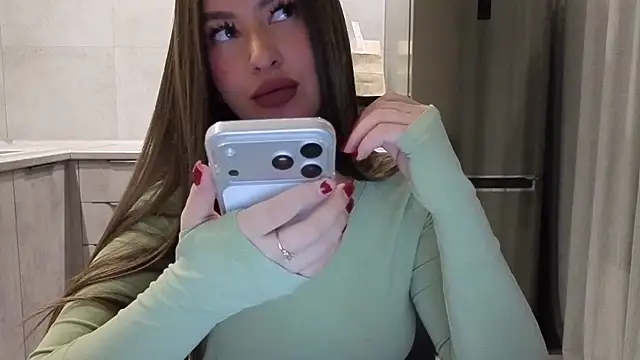 Snapshot of Cinderella____ chatting on March 2, 2026, 9:22 pm Cinderella online show from March 2, 2026, 9:22 pm