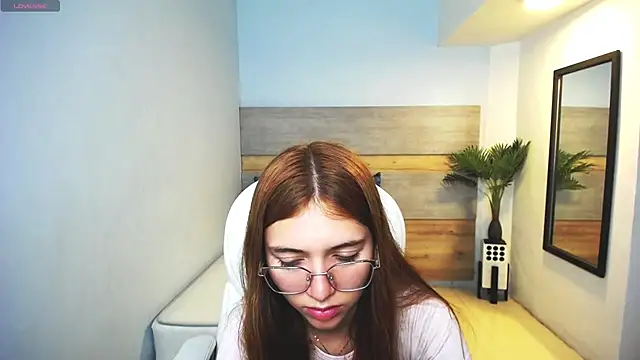 liseth fox online show from March 14, 2025, 7:55 pm