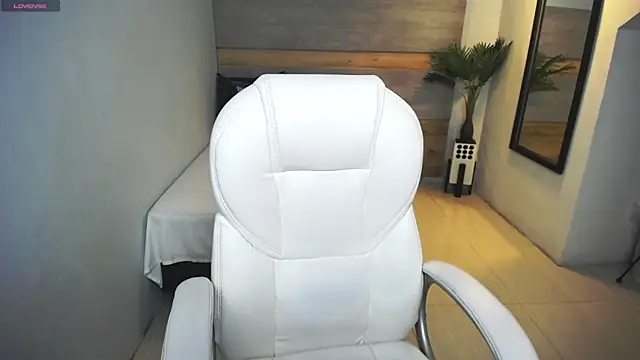 liseth fox online show from February 25, 2025, 8:11 pm