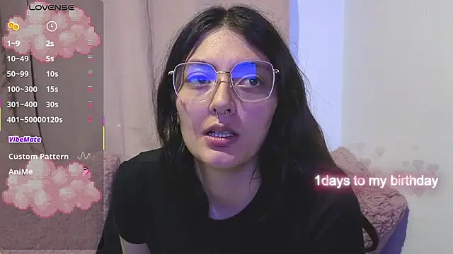 lessliee22  online show from May 12, 2026, 7:05 am