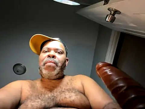 Snapshot of ChiRaqb8 chatting on October 24, 2025, 1:37 am ChiRaqb8 online show from October 24, 2025, 1:37 am