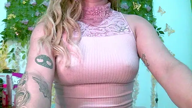 Crysrus online show from April 11, 2026, 2:08 am