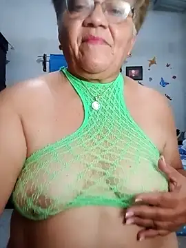 Snapshot of Madrastrahot69 chatting on December 3, 2025, 4:02 am Madrastrahot69 online show from December 3, 2025, 4:02 am