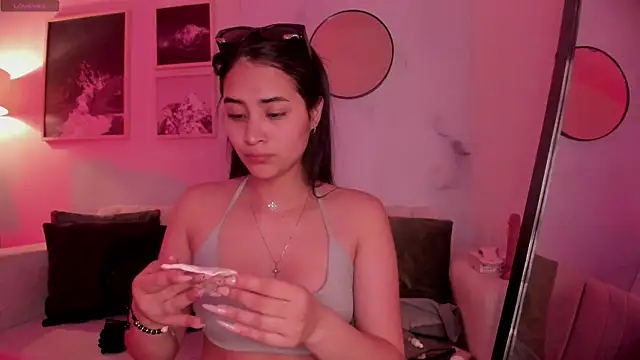 Snapshot of lara_madisson chatting on September 30, 2025, 5:24 am lara madisson online show from September 30, 2025, 5:24 am