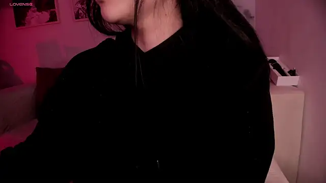 Snapshot of lara_madisson chatting on October 3, 2025, 9:22 am lara madisson online show from October 3, 2025, 9:22 am