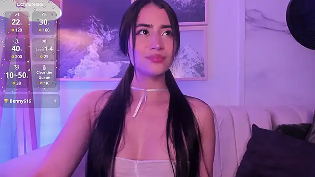 Snapshot of lara_madisson chatting on March 13, 2025, 8:37 am lara madisson online show from March 13, 2025, 8:37 am