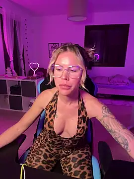 Snapshot of Lara_Bergmann chatting on January 27, 2025, 5:37 pm Lara Bergmann online show from January 27, 2025, 5:37 pm