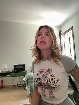 Snapshot of Lara_Bergmann chatting on March 4, 2025, 6:37 am Lara Bergmann online show from March 4, 2025, 6:37 am