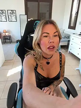 Snapshot of Lara_Bergmann chatting on December 18, 2024, 10:30 am Lara Bergmann online show from December 18, 2024, 10:30 am