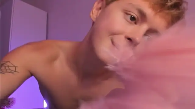 agelandreww online show from October 24, 2025, 4:06 pm