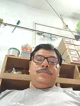 Snapshot of Srmotrs chatting on June 5, 2026, 2:34 pm Srmotrs online show from June 5, 2026, 2:34 pm