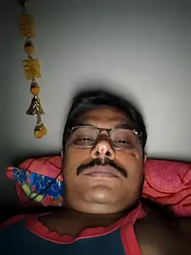 Snapshot of Srmotrs chatting on April 29, 2026, 8:26 pm Srmotrs online show from April 29, 2026, 8:26 pm