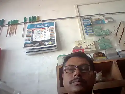 Snapshot of Srmotrs chatting on April 19, 2026, 6:14 am Srmotrs online show from April 19, 2026, 6:14 am