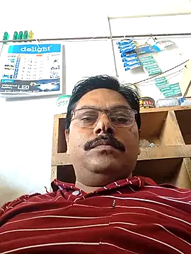 Snapshot of Srmotrs chatting on May 8, 2026, 5:33 am Srmotrs online show from May 8, 2026, 5:33 am