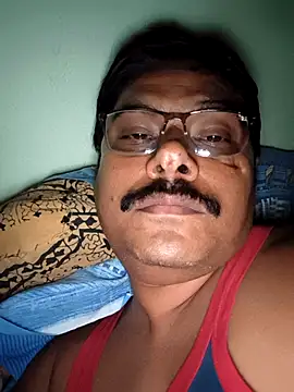Snapshot of Srmotrs chatting on May 3, 2026, 9:18 pm Srmotrs online show from May 3, 2026, 9:18 pm