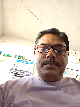 Snapshot of Srmotrs chatting on April 15, 2026, 11:49 am Srmotrs online show from April 15, 2026, 11:49 am