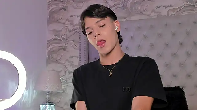 Kev jenner online show from November 22, 2025, 9:02 pm