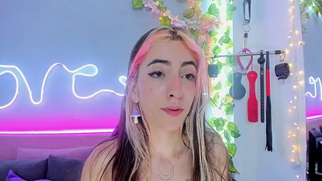 YouliteSllut2 online show from February 6, 2025, 2:33 am