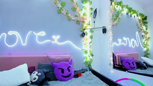 YouliteSllut2 online show from March 11, 2025, 7:03 am