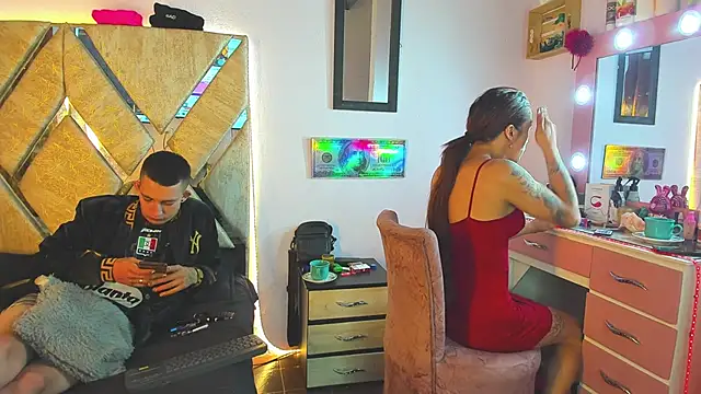 parejacaliente20154 online show from November 14, 2025, 9:02 am