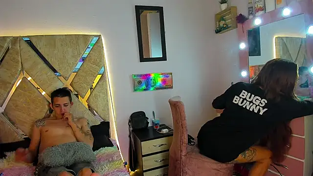 parejacaliente20154 online show from October 22, 2025, 11:36 pm