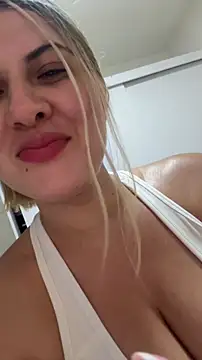 EmiilyAdams  online show from February 18, 2026, 6:04 pm