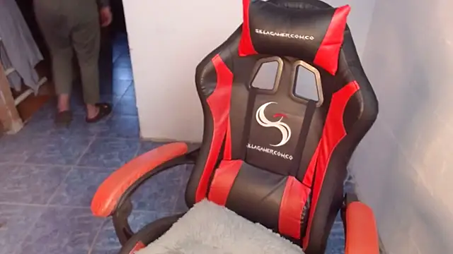 Snapshot of dannafitness chatting on November 10, 2025, 2:11 pm dannafitness online show from November 10, 2025, 2:11 pm