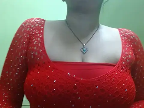 Snapshot of LOVERIAKOL chatting on May 12, 2026, 6:03 pm LOVERIAKOL online show from May 12, 2026, 6:03 pm