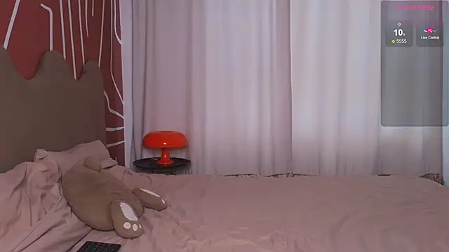 EvaCroan online show from November 6, 2025, 9:13 am