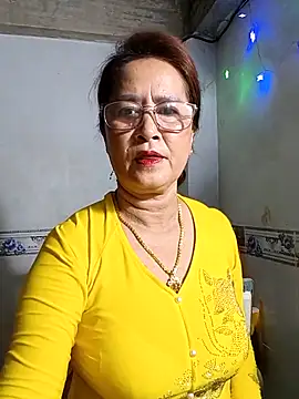 Snapshot of phnz chatting on April 28, 2026, 2:43 pm phnz online show from April 28, 2026, 2:43 pm