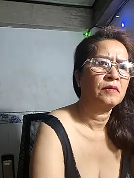 Snapshot of phnz chatting on April 12, 2026, 7:28 pm phnz online show from April 12, 2026, 7:28 pm