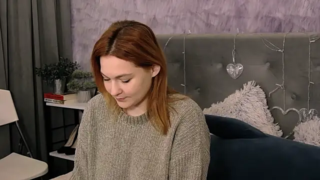 Snapshot of DemiLeaf chatting on February 6, 2025, 8:50 am DemiLeaf online show from February 6, 2025, 8:50 am