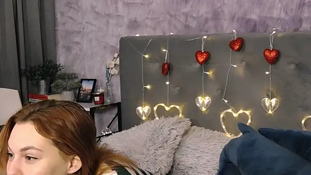 Snapshot of DemiLeaf chatting on February 12, 2025, 12:33 pm DemiLeaf online show from February 12, 2025, 12:33 pm