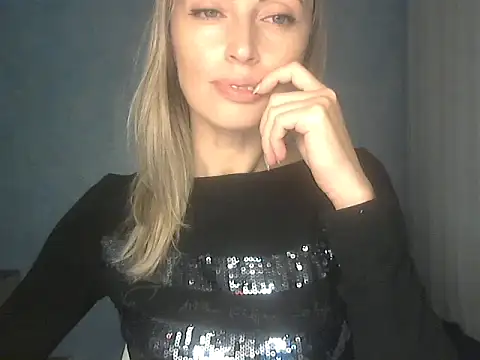 Snapshot of EffectMaya chatting on October 18, 2025, 12:18 pm EffectMaya online show from October 18, 2025, 12:18 pm