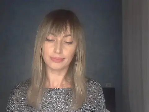 Snapshot of EffectMaya chatting on October 7, 2025, 5:36 pm EffectMaya online show from October 7, 2025, 5:36 pm