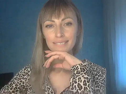 Snapshot of EffectMaya chatting on November 20, 2025, 12:28 pm EffectMaya online show from November 20, 2025, 12:28 pm