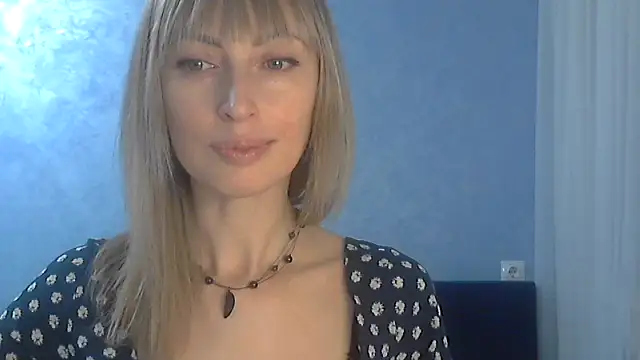 Snapshot of EffectMaya chatting on March 7, 2025, 5:28 pm EffectMaya online show from March 7, 2025, 5:28 pm